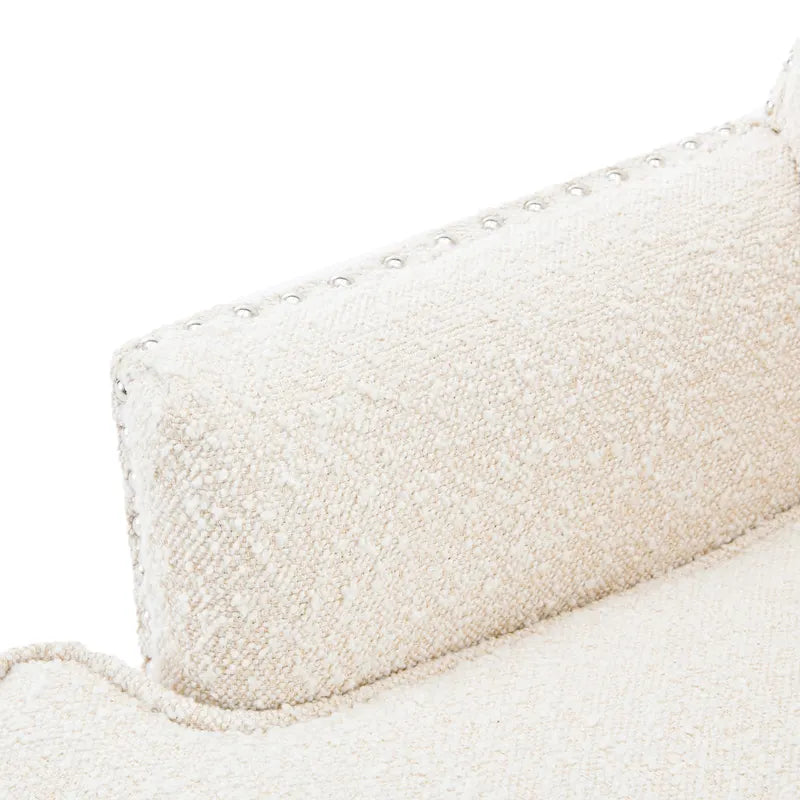 Clubsessel Almond Boucle mit Nagelbesatz